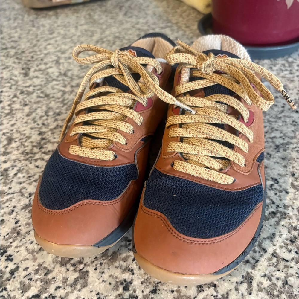 LEMS trailhead barefoot women’s sneaker 7.5